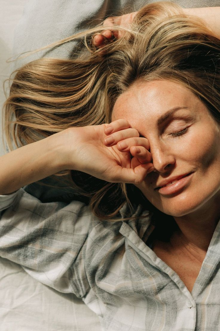 Woman lying awake at 3am — the 3am wake-up epidemic